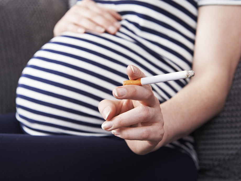 pregnant woman holding cigarette