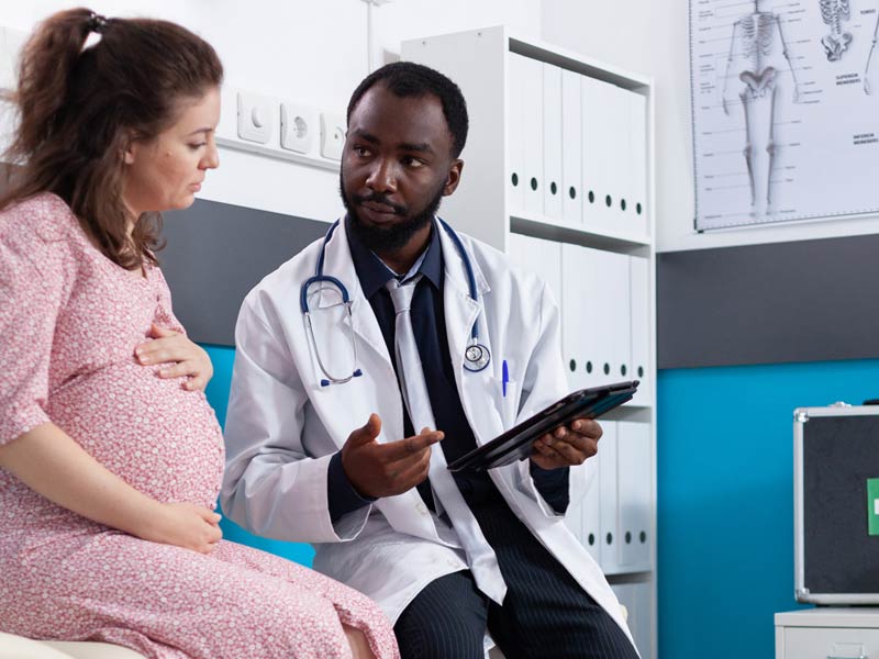 physician and pregnant woman